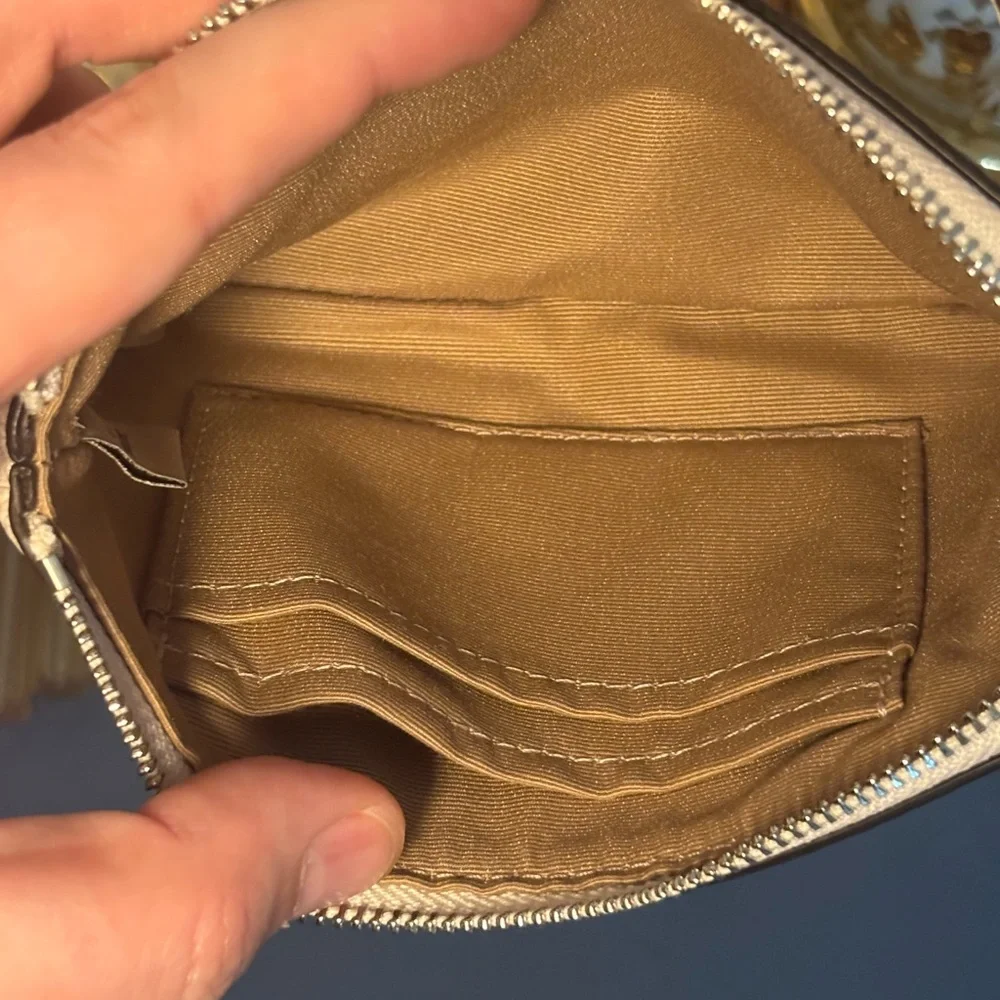 Coach Limited Edition wristlet - Boardwalk Specials - Picture 4 of 7